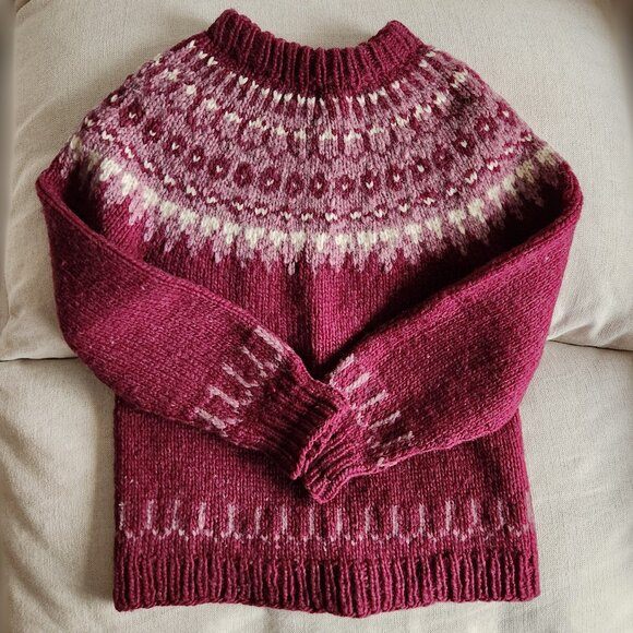 Vintage Sweaters - Hand-knit Fair Isle Sweater in Cranberry Pink - XS